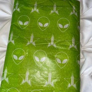 BNIB Jeffree star alien palette